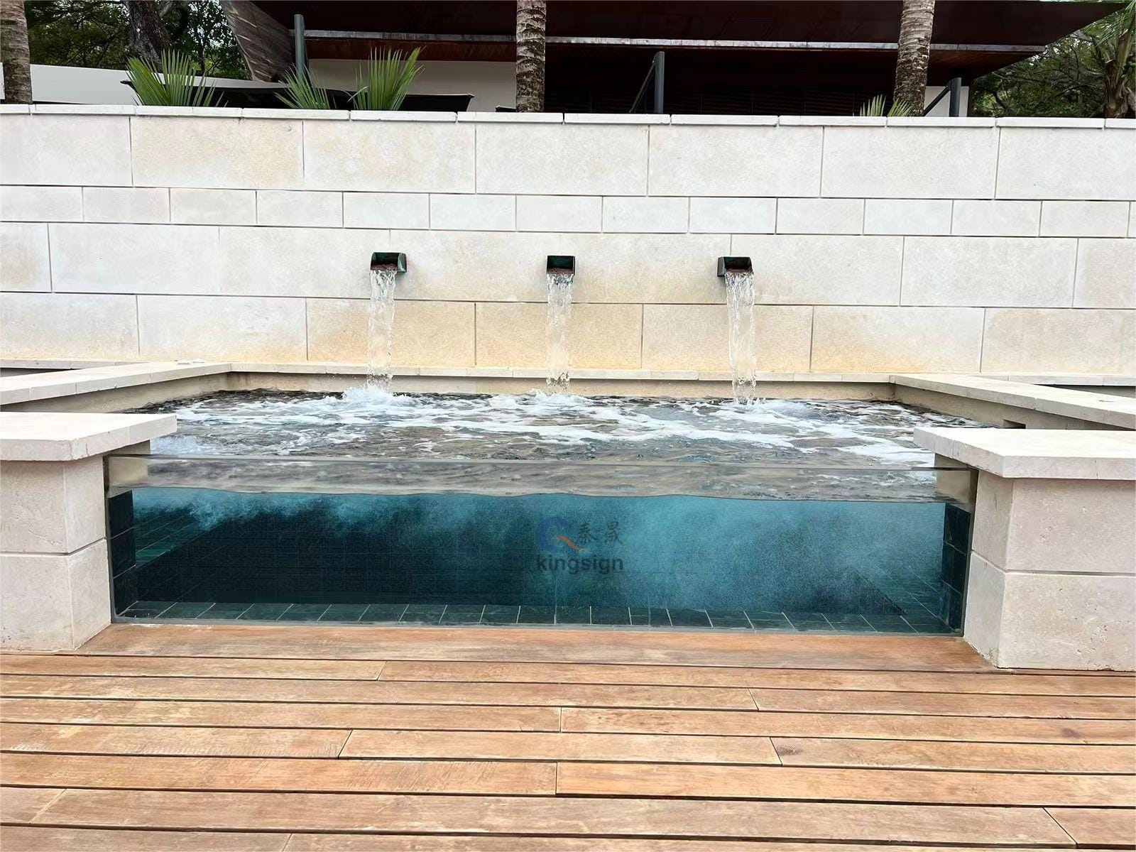 Hvorfor bruges akrylplade i stedet for glas som swimmingpoolvinduer?
